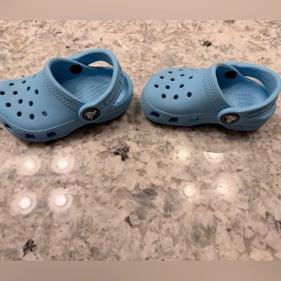 CROCS Kids Light Blue Classic Clog with Heel Strap - Picture 3 of 5